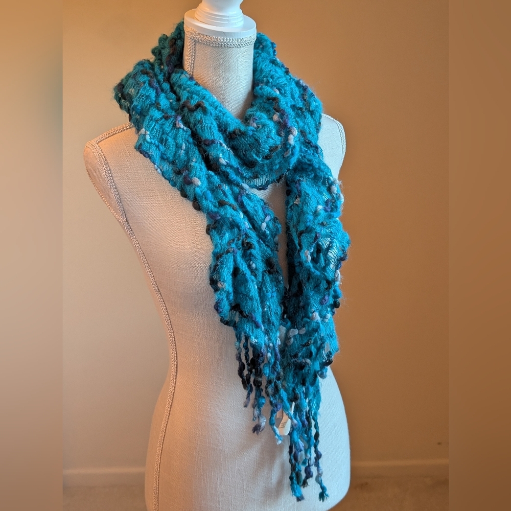 Elegant Blue Ruffled Scarf - Picture 3 of 7